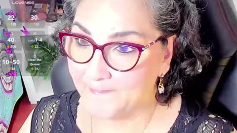 Snapshot of cataleya_mom_ chatting on October 19, 3:52 am cataleya  online show from October 19, 3:52 am