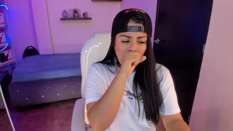 Catalina online show from December 22, 9:09 pm