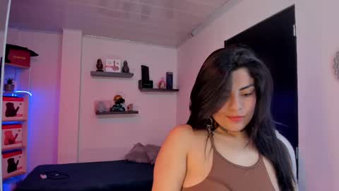 Catalina online show from February 24, 7:52 pm