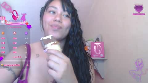 Snapshot of catalina_saenz19 chatting on October 23, 2:06 am Catalina Saenz online show from October 23, 2:06 am