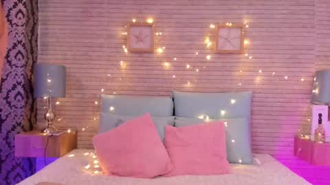 CatalinnaThompson online show from December 27, 12:01 pm