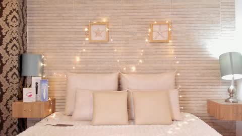 CatalinnaThompson online show from February 2, 11:51 am