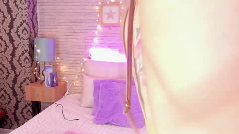 CatalinnaThompson online show from March 4, 12:01 pm