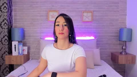 CatalinnaThompson online show from February 5, 12:06 pm