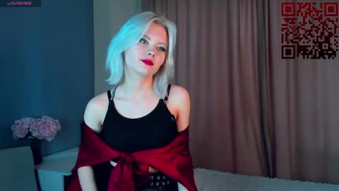 Mia online show from April 7, 11:12 am