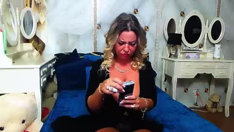 lauren online show from October 31, 7:12 am