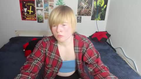 cattie_w_ online show from February 24, 1:16 am