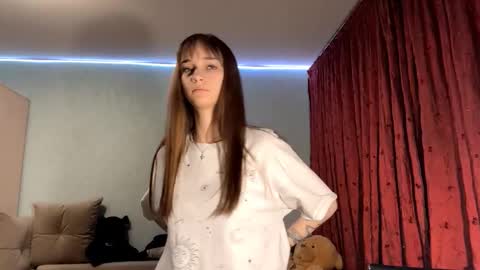 Lily online show from November 15, 4:30 pm