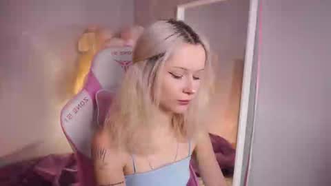 Snapshot of celeste_eyes0n chatting on October 17, 9:07 pm Celeste  online show from October 17, 9:07 pm