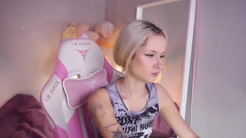 Snapshot of celeste_eyes0n chatting on October 19, 9:17 pm Celeste  online show from October 19, 9:17 pm