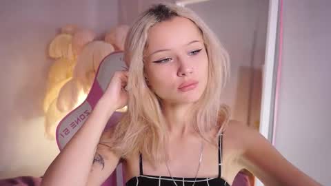 Snapshot of celeste_eyes0n chatting on October 18, 9:16 pm Celeste  online show from October 18, 9:16 pm