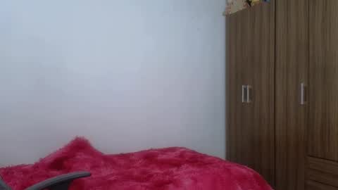 Snapshot of celeste_shinny chatting on October 19, 4:42 pm celeste_shinny online show from October 19, 4:42 pm