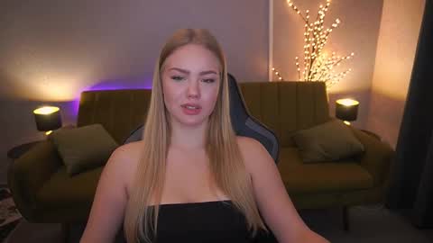 celestenoirr online show from October 2, 6:40 am