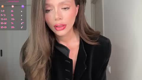 celestia_drake online show from June 12, 6:10 am
