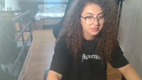 Stephanieblisss online show from November 21, 10:39 am