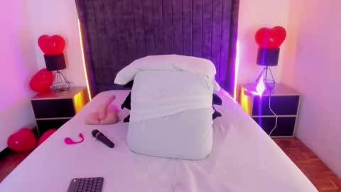 Channelfox  online show from February 17, 8:08 pm