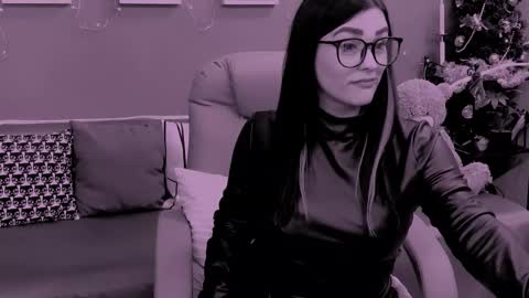 The Queen online show from January 10, 3:50 pm