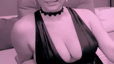 The Queen online show from November 24, 4:36 am