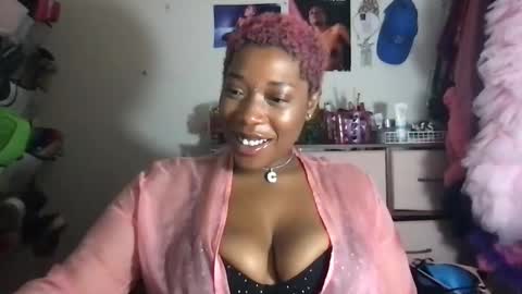 charliecakesssss online show from December 10, 6:22 am