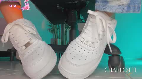 charlotte  grey online show from February 25, 8:18 pm