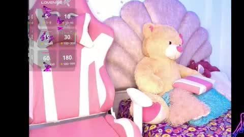 charlotte_walker1 online show from February 1, 9:19 am