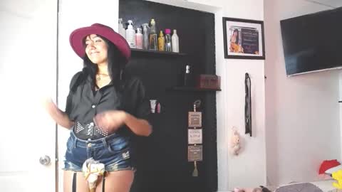 Snapshot of charlottekiss99 chatting on October 18, 11:57 am charlottekiss99 online show from October 18, 11:57 am