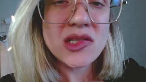 Michelle  online show from April 4, 5:06 am