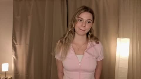 Emilia online show from May 13, 4:51 am