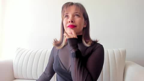 Regina Phalange online show from January 21, 5:30 pm