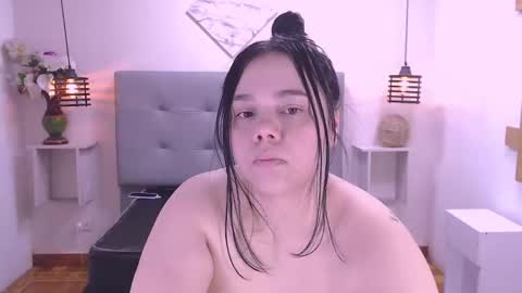 Snapshot of cheelsea_ chatting on December 5, 6:32 am cheelsea_ online show from December 5, 6:32 am