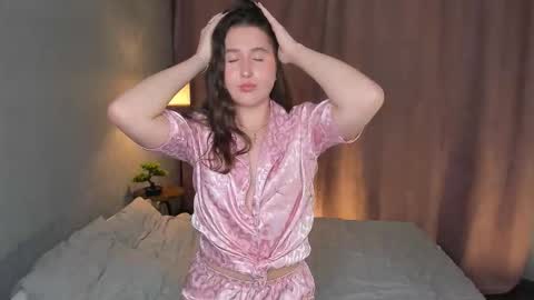 Chelsie online show from October 23, 8:04 pm