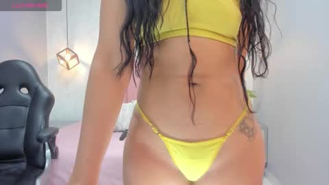 Snapshot of chelsyquinn chatting on October 22, 4:17 am Camila  online show from October 22, 4:17 am