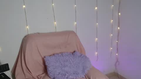 Snapshot of cherry_mia12 chatting on October 22, 11:32 pm mia online show from October 22, 11:32 pm