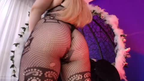     online show from April 1, 1:41 pm