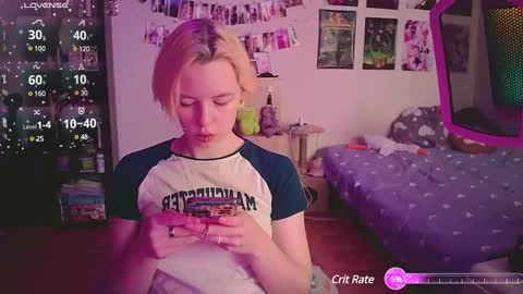 Snapshot of cherrybaby_0 chatting on December 5, 8:44 am cherrybaby_0 online show from December 5, 8:44 am