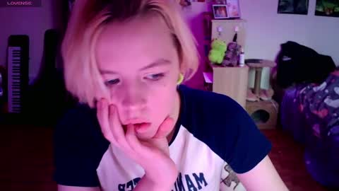 Snapshot of cherrybaby_0 chatting on December 10, 7:47 am cherrybaby_0 online show from December 10, 7:47 am