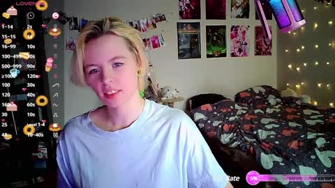 Snapshot of cherrybaby_0 chatting on December 19, 5:29 am cherrybaby_0 online show from December 19, 5:29 am