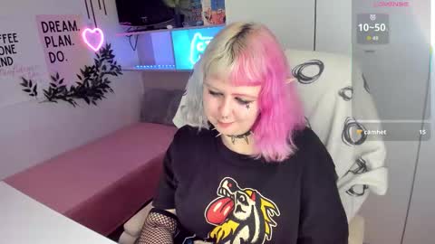 Sarah online show from February 24, 9:46 pm