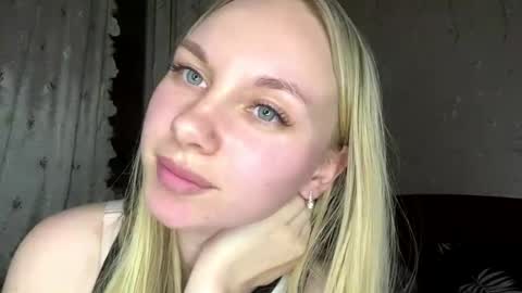 Emma online show from April 22, 8:39 pm