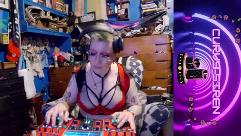 CurvySiren online show from December 17, 4:38 am