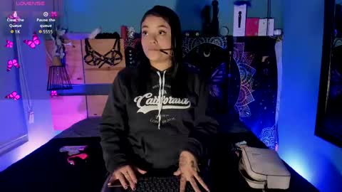 Chloeallennn  online show from May 28, 11:30 am