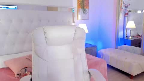 Chloe online show from December 3, 11:45 am