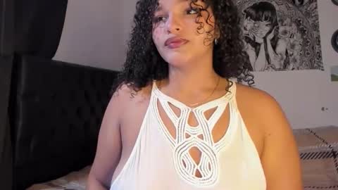 chloe_kisses online show from September 24, 11:09 am