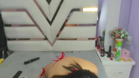 chloe moretti online show from February 8, 1:44 pm