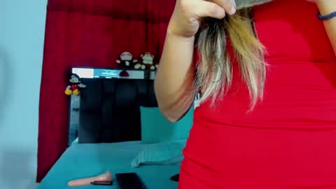 CHLOE online show from December 22, 10:25 pm