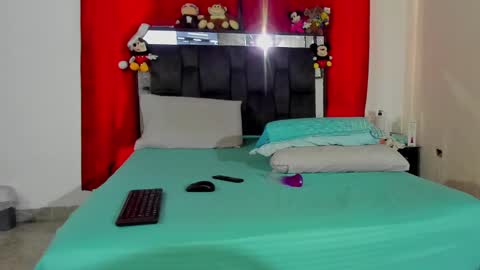 CHLOE online show from January 3, 8:01 pm