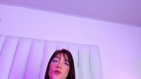 chloe_wilson7 online show from May 7, 11:58 am