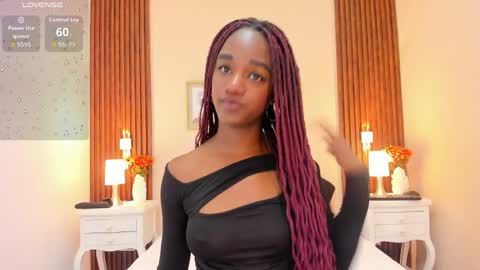 CHLOE online show from April 1, 1:23 pm