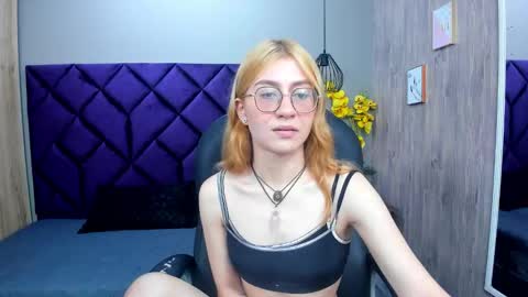 chloecampbell03 online show from December 17, 4:33 pm