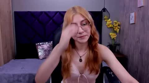 chloecampbell03 online show from November 6, 8:15 pm